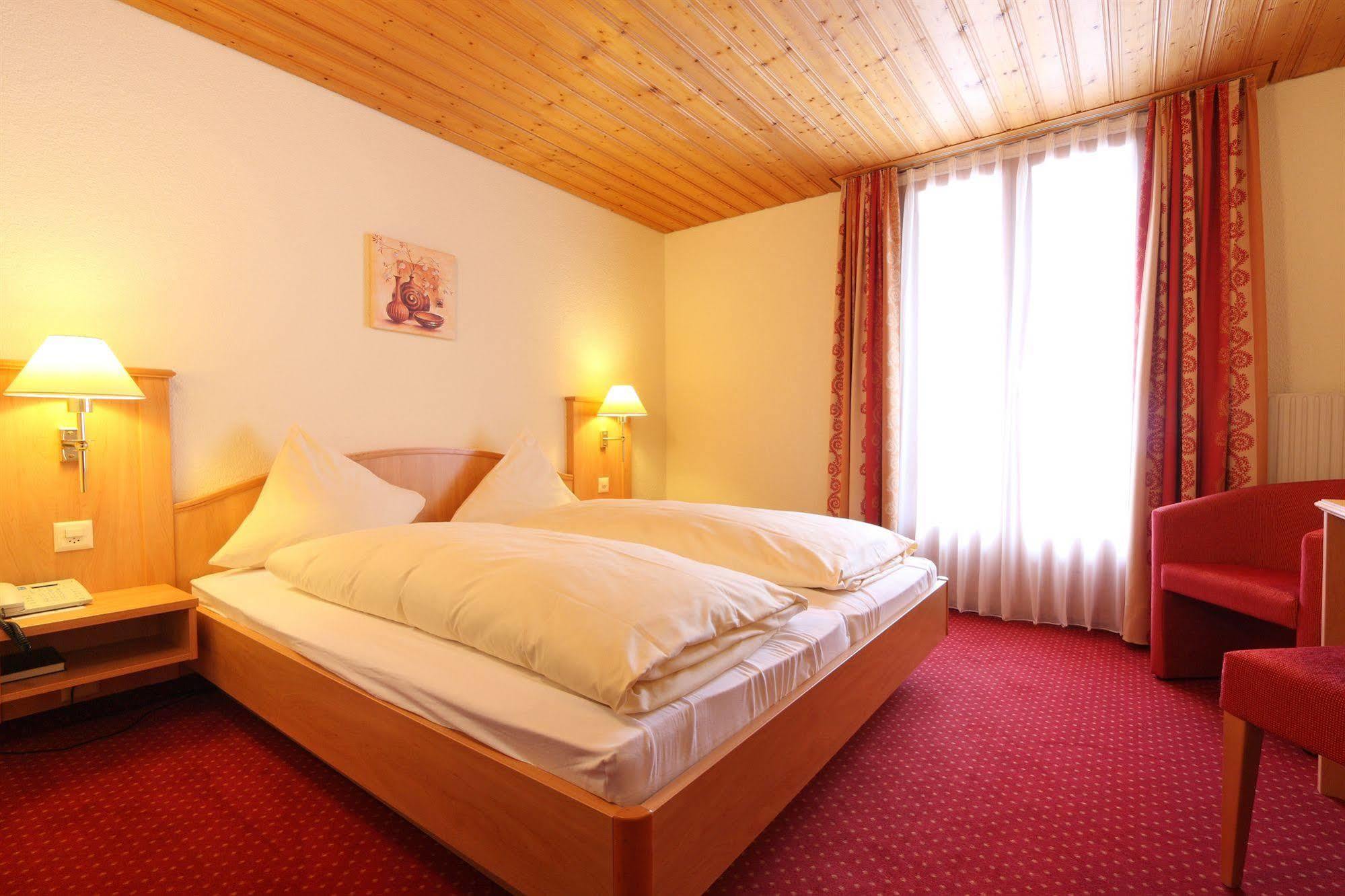 Bernerhof Swiss Quality Hotel Кандерстег Стая снимка